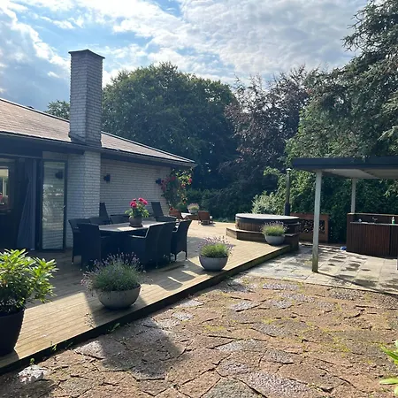 Villa With Private Pool And Jacuzzi