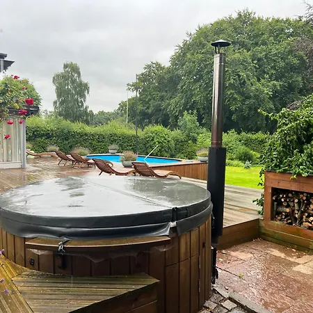 Villa With Private Pool And Jacuzzi Ringsted