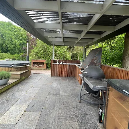 Villa With Private Pool And Jacuzzi *