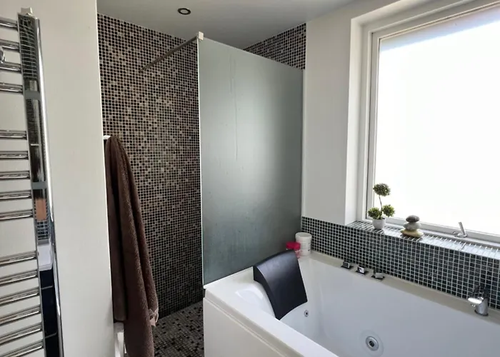 With Private Pool And Jacuzzi Willa Ringsted