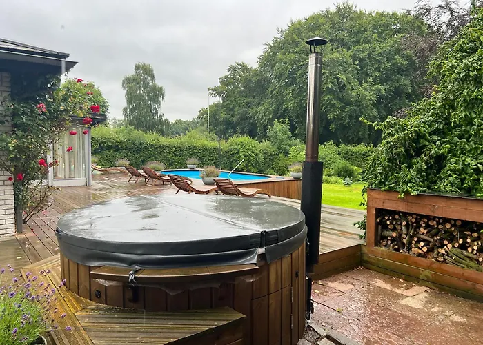 Villa With Private Pool And Jacuzzi Ringsted