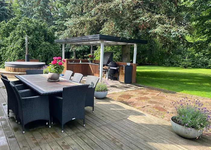 With Private Pool And Jacuzzi * Ringsted